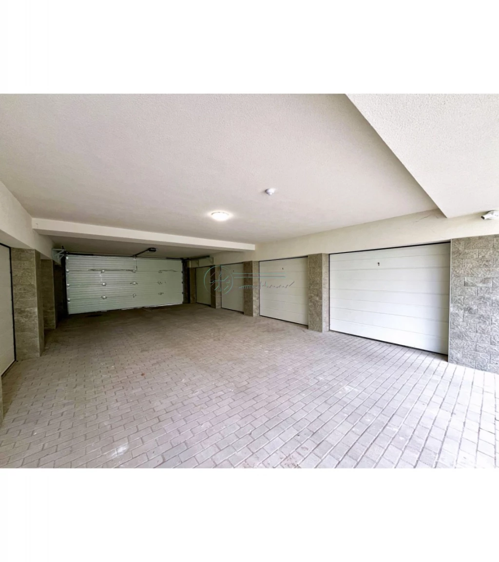 For rent detached garage, Szeged