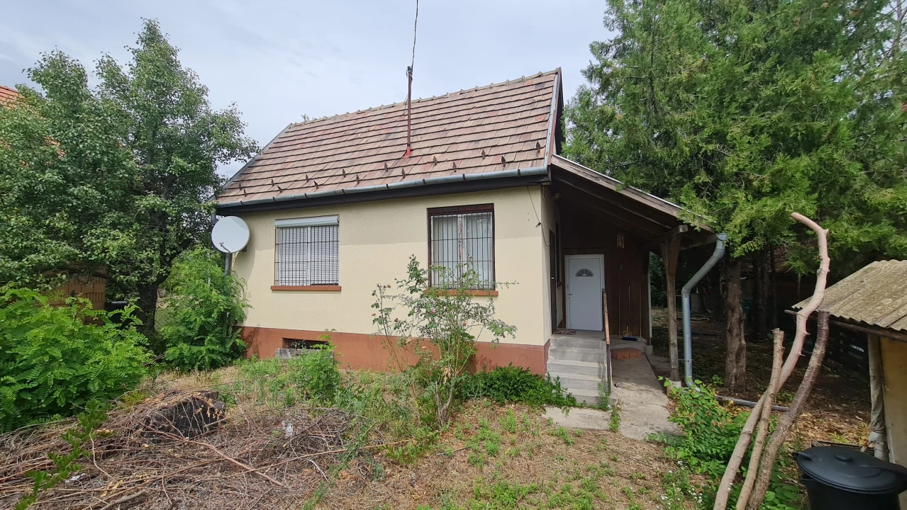 For sale weekend house, Kulcs, Kiskert utca 24