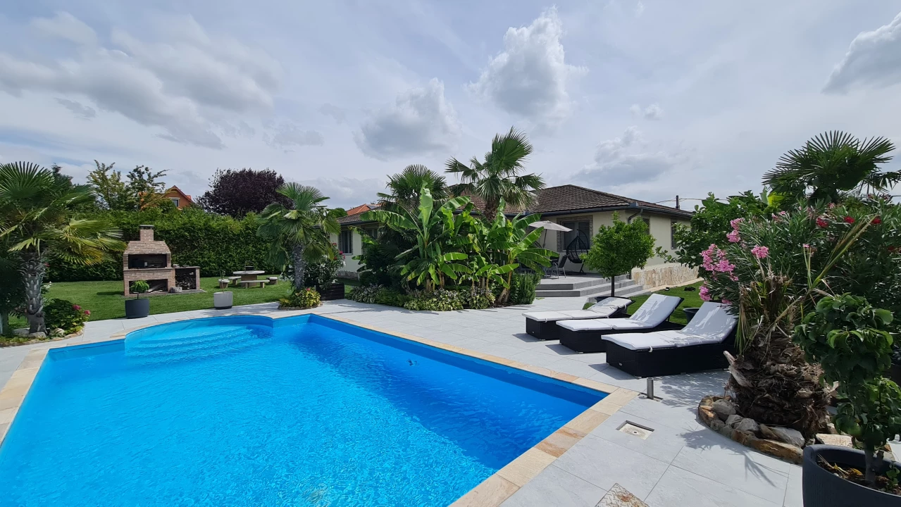 For sale house, Kulcs, Muskátli utca 4