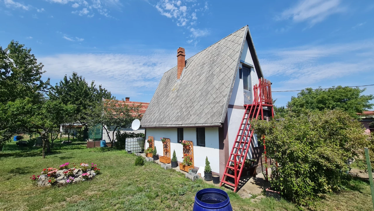 For sale weekend house, Kulcs, Fenyő utca 18