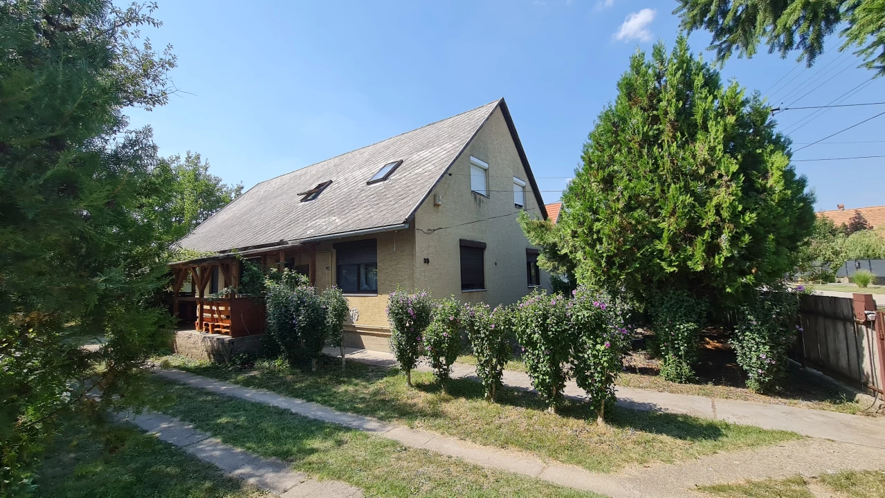 c3-1-name c2-1-name, Iváncsa, Mátyás király utca 35