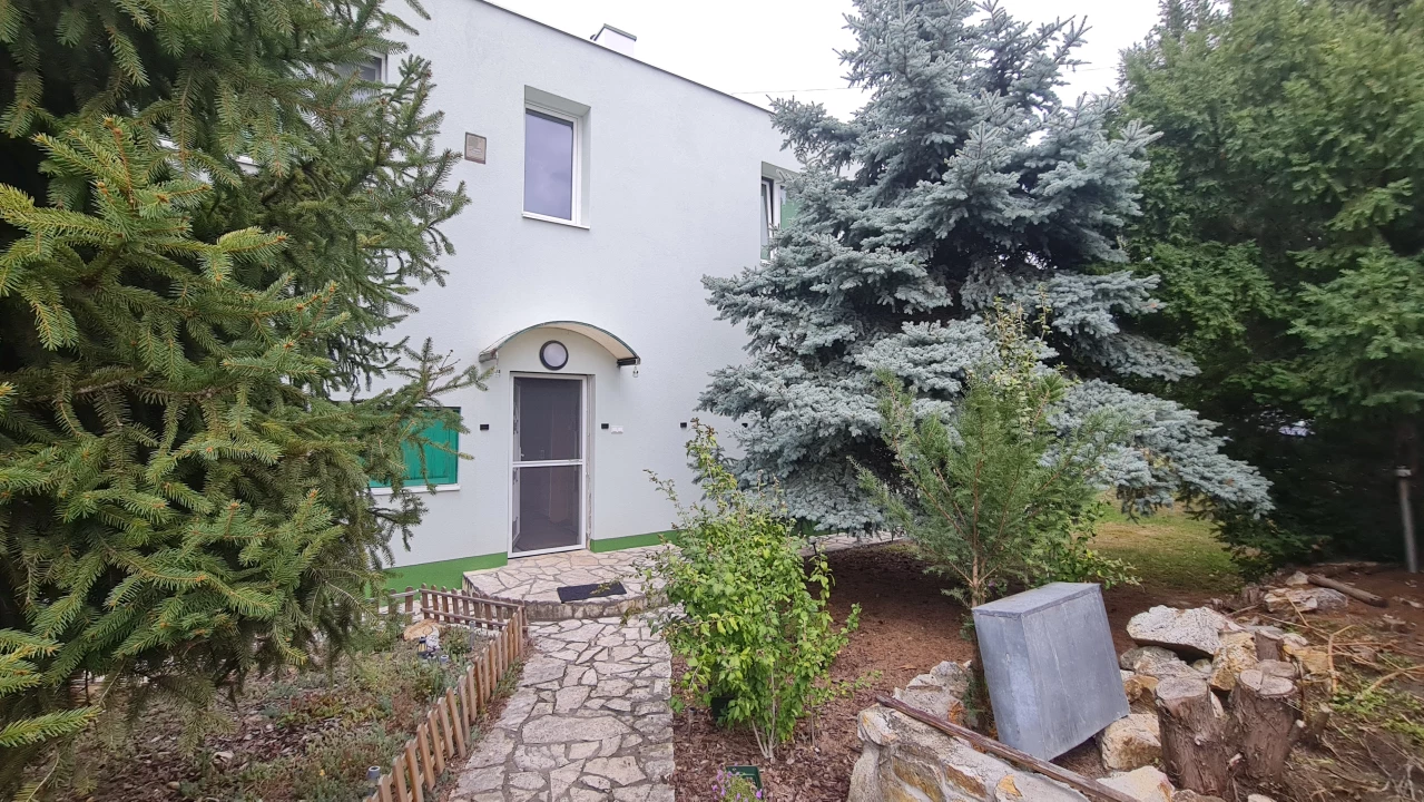 c3-1-name c2-2-name, Dunaújváros, Rosti Pál sor