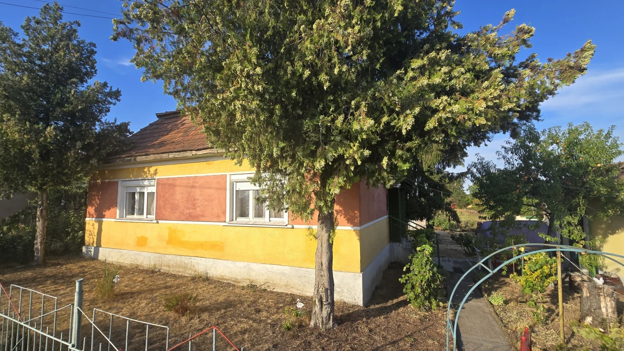 Eladó családi ház, Nagyvenyim, Iskola utca