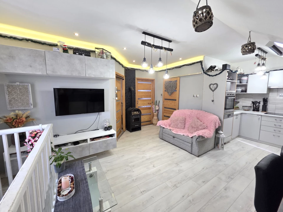 Eladó családi ház, Baracs