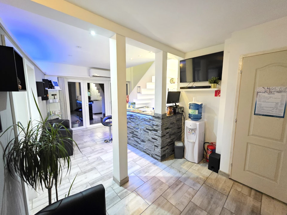 Eladó üzlet, Dunaújváros