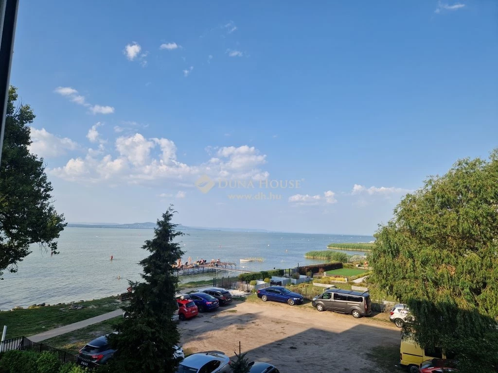 Eladó Balaton parti, panorámás lakás Fonyódon