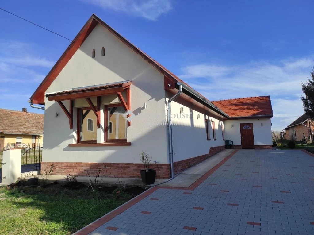 For sale house, Buzsák