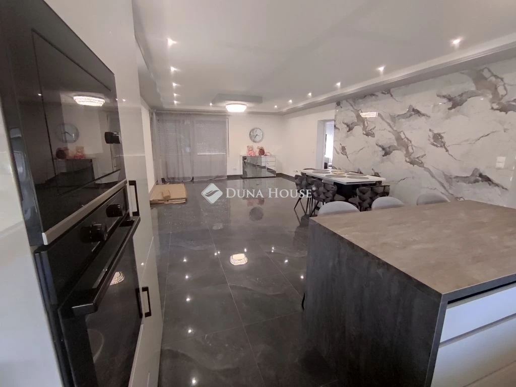 Eladó új építésű családiház 8 km-re a Balatontól