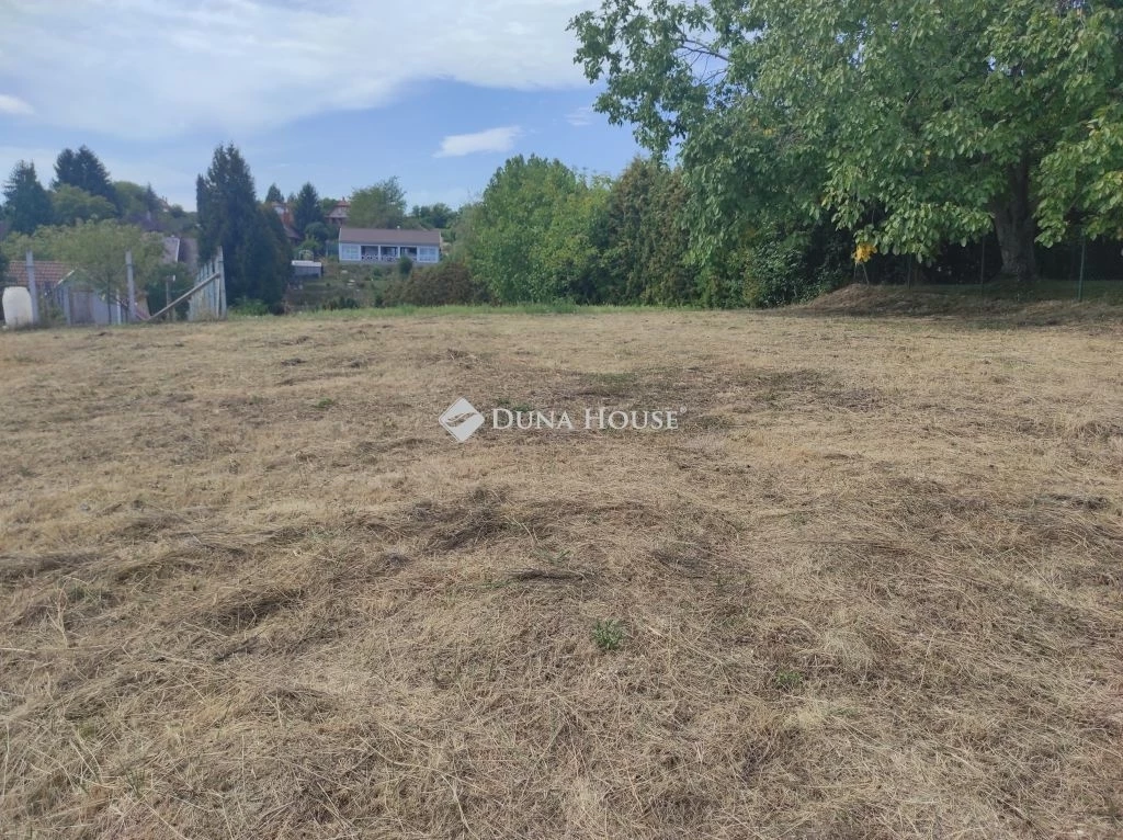 Eladó építési telek Zalakaroson közel az erdőhöz