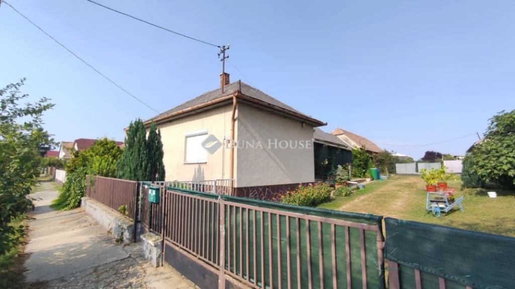 Eladó részben felújított családi ház Gamáson