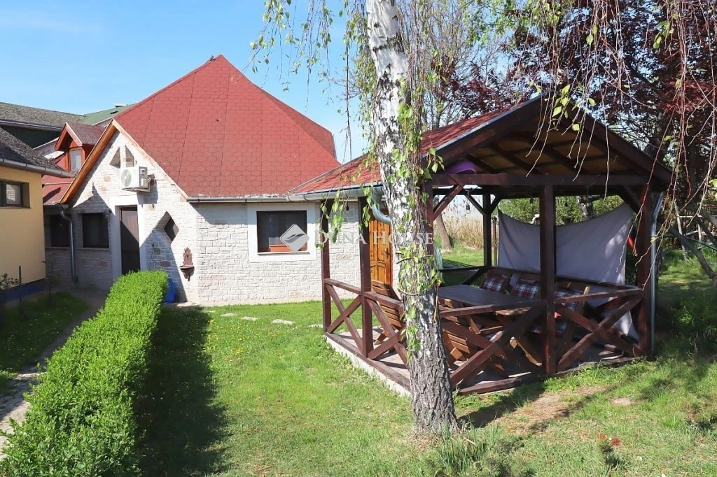 Eladó különleges, Balaton parti ház Fonyód kikötőjében