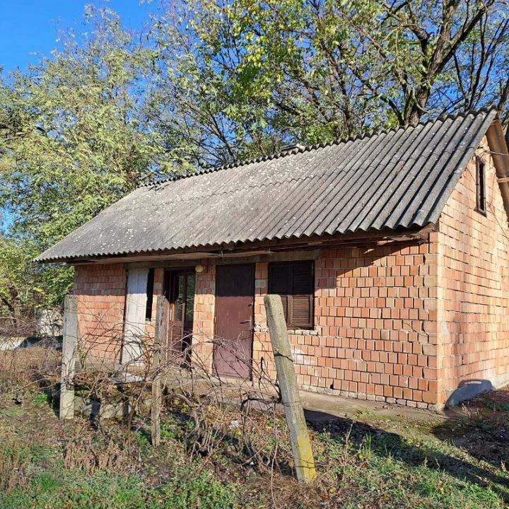 For sale plough-land, pasture, Monor