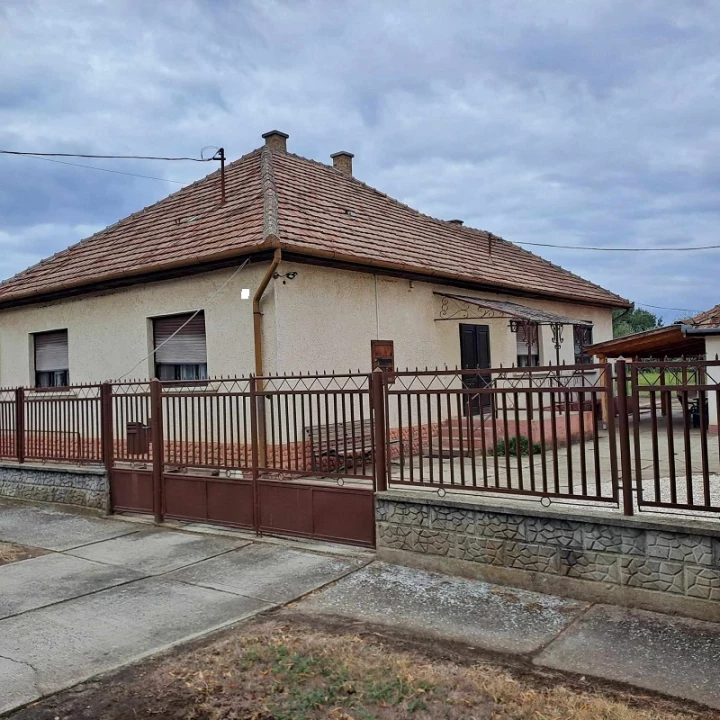 For sale house, Nyáregyháza