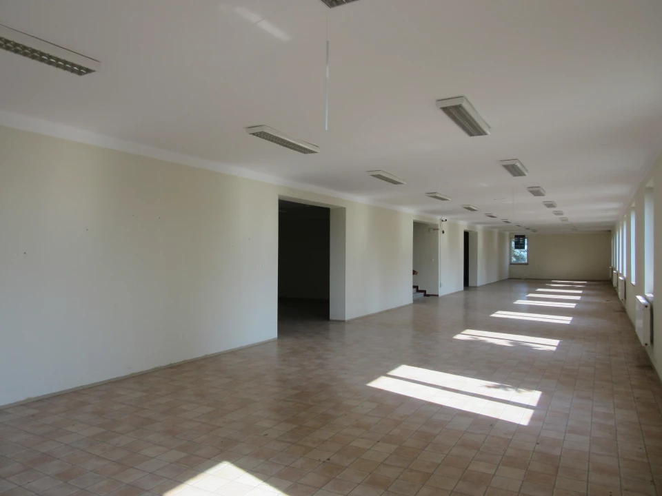 For rent depot, Oroszlány, Dózsa György út 29. (Borbálacenter)