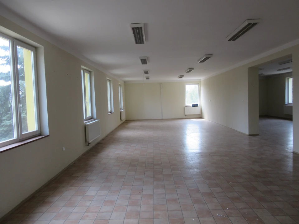 For rent office and office block, Oroszlány, Dózsa György út 29. (Borbálacenter)