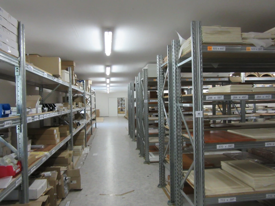 Kiadó vidéki raktárak, Oroszlány, Dózsa György út 29