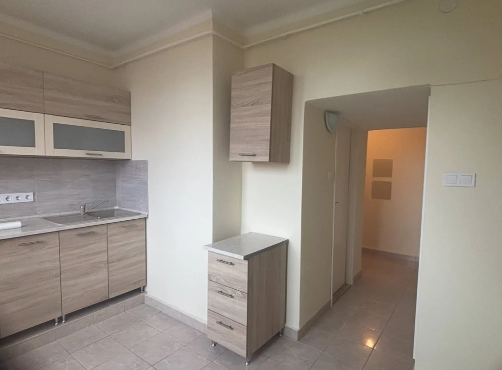 c3-1-name c2-19-name, Oroszlány