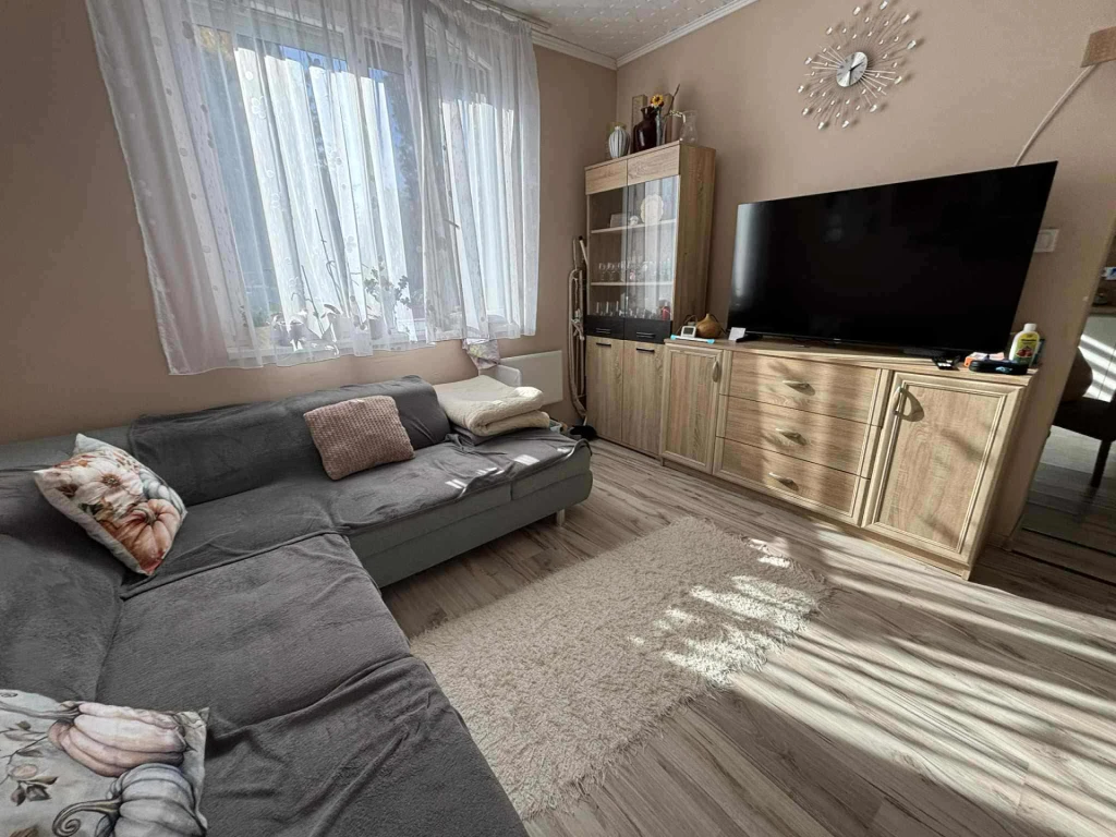 c3-1-name c2-19-name, Tatabánya, Kertváros