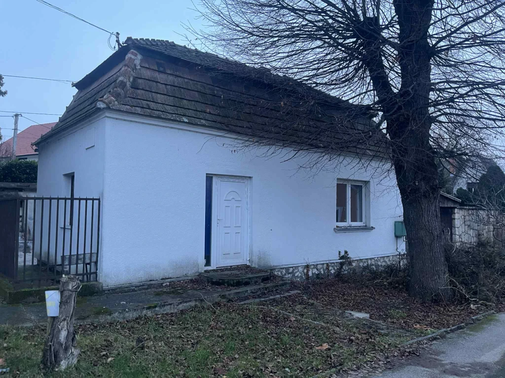 Tatán, a Malom és Kacsa szomszédságában családi ház kiadó