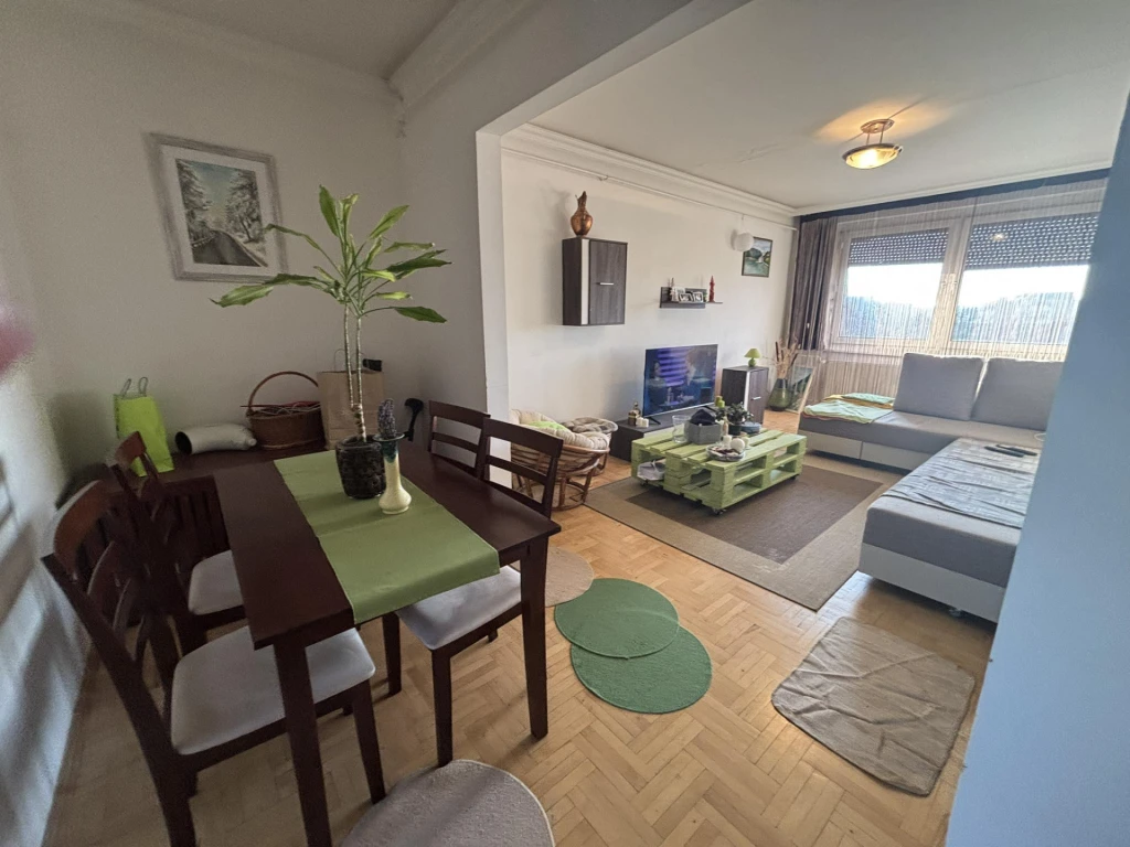 Tatán, a Kosztolányi Dezső utcában, 53 m2-es lakás eladó garázzsal! 