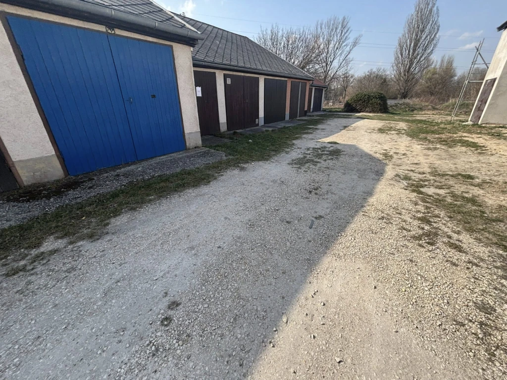 c3-1-name c2-74-name, Tatabánya, Dózsakert