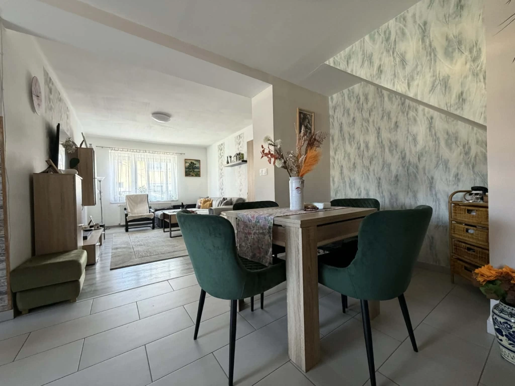 c3-1-name c2-2-name, Tatabánya, Kertváros