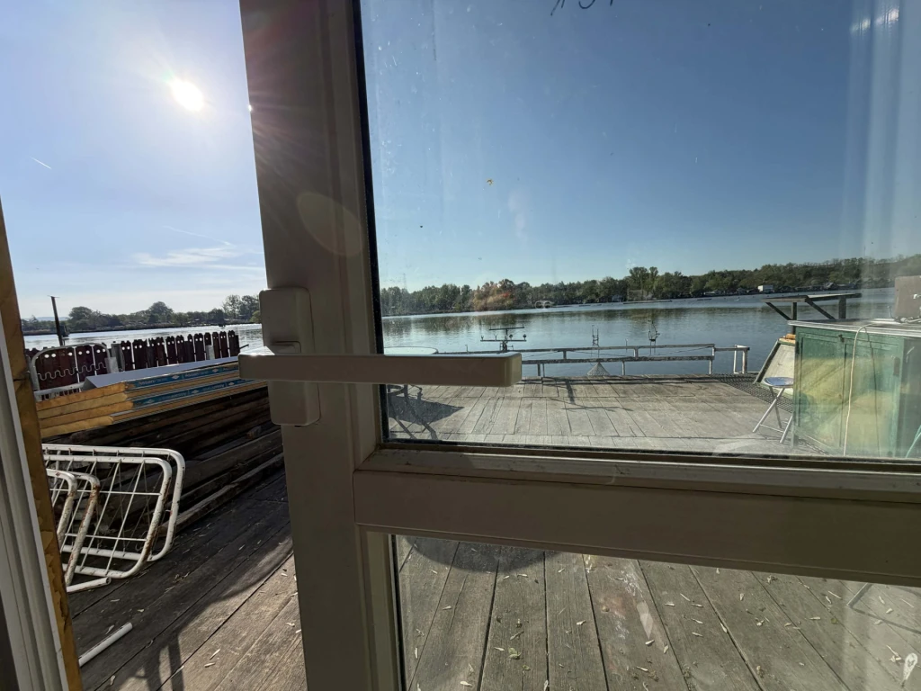 Tatabányán, az Erőműi tónál horgászház stéggel eladó