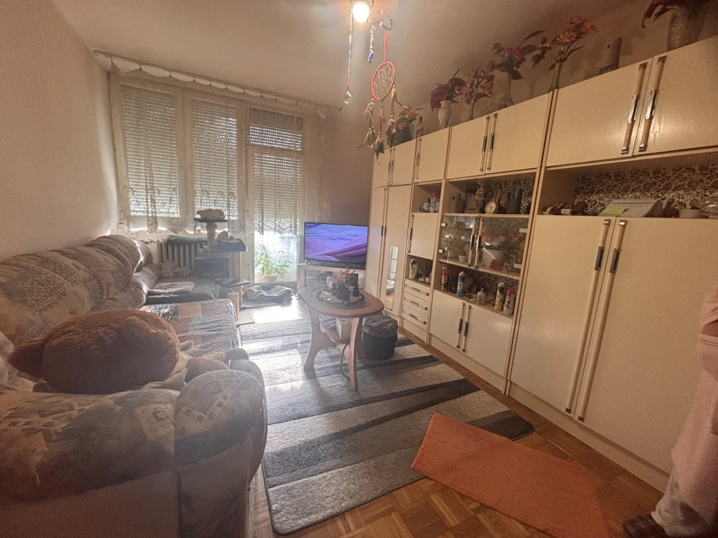 Tatabányán, Újvárosban, 1. emeleti, 1,5 szobás lakás eladó