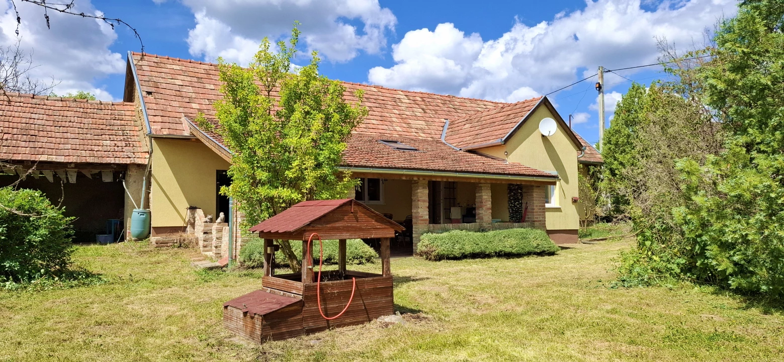 Eladó családi ház, Hács