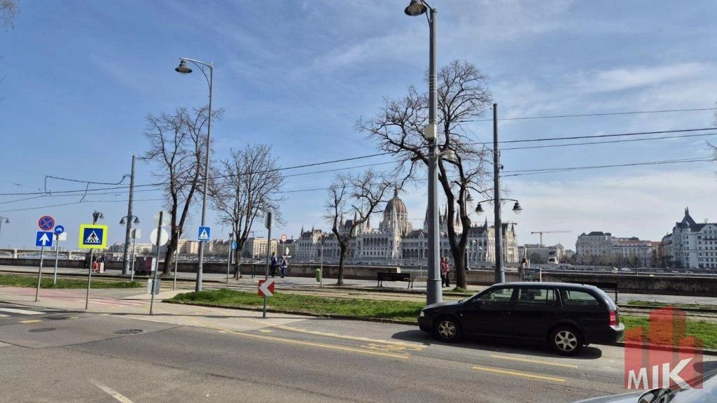 Iroda céljára bérbeadó Dunaparti panorámás lakás