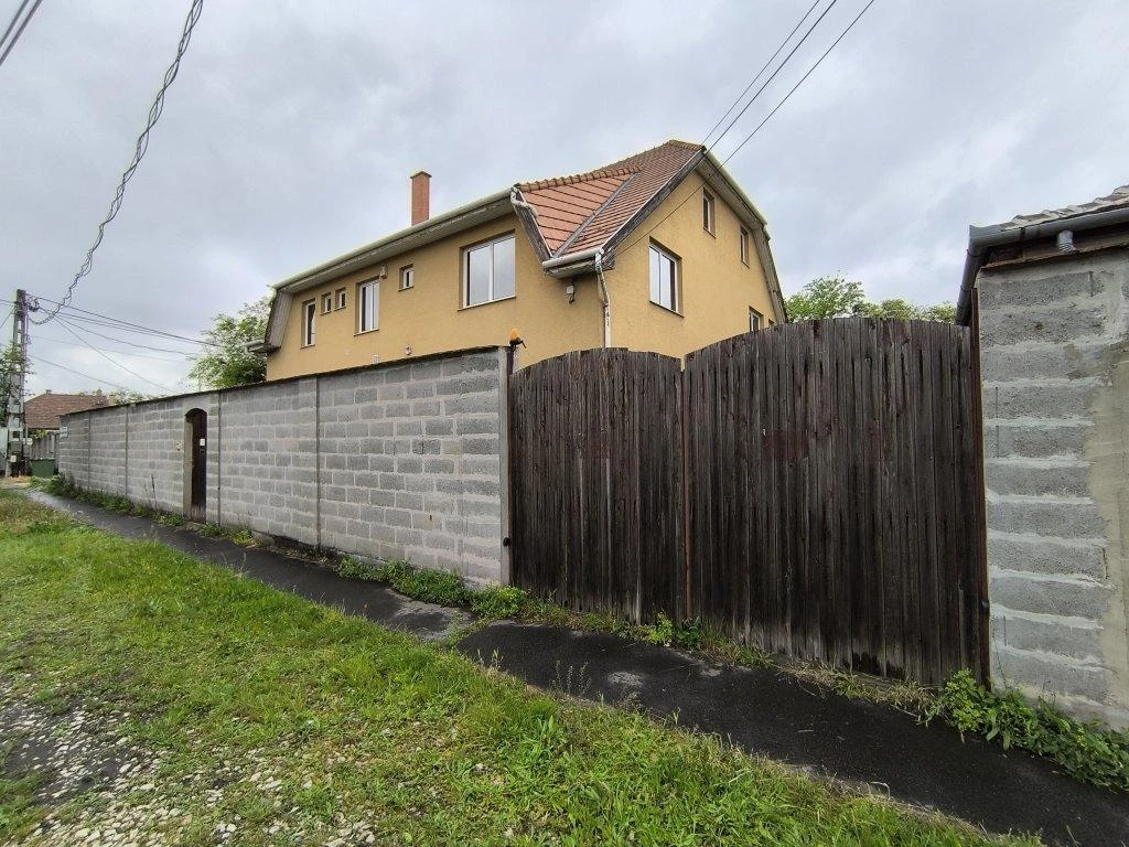 Gyors elérés, nagy terek, termelés, raktározás, befektetés!