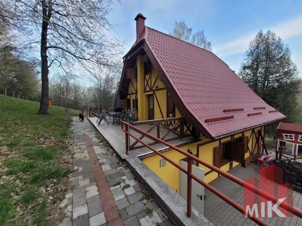 Karancsalja: üzemelő 4 szobás, 3 szintes vendégház 1 hektáron, erdővel körülvéve!