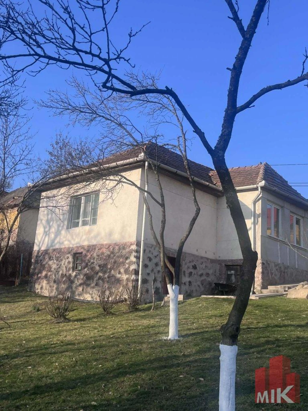 Salgótarjánban eladó családi ház rendezett telekkel!