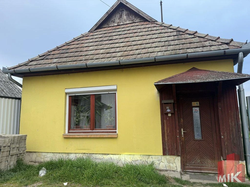 Szécsény központjában vállalkozásra is alkalmas családi ház  eladó