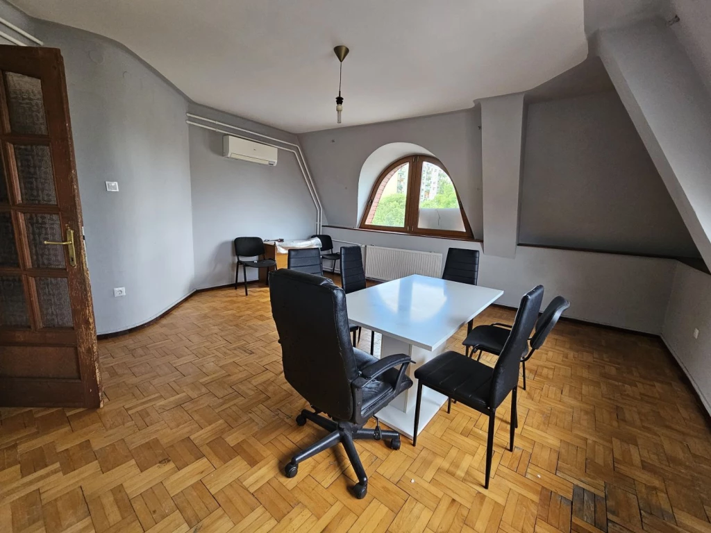 Eladó 79 m2 tégla lakás, Debrecen