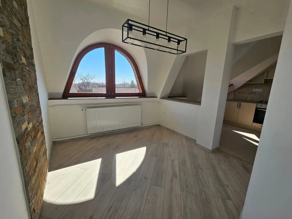 Eladó 79 m2 tégla lakás, Debrecen