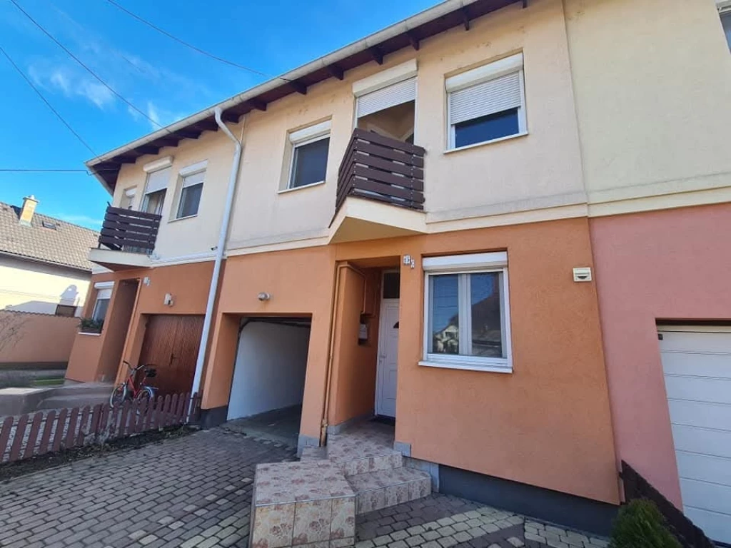 Kiadó 120 m2 sorház, Debrecen