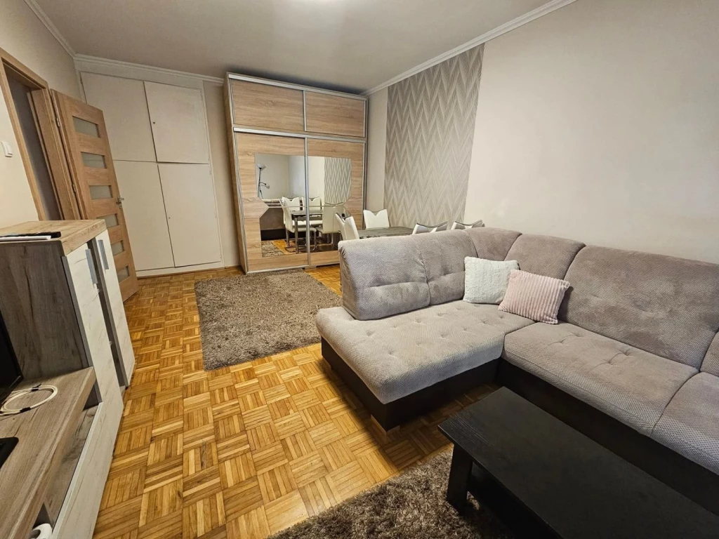Kiadó 43 m2 tégla lakás, Debrecen