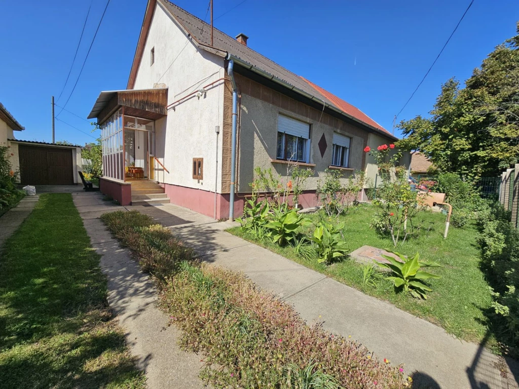 Eladó 80 m2 ikerház, Debrecen