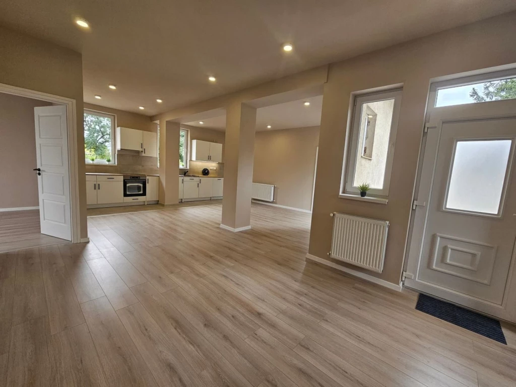 Eladó 208 m2 családi ház, Debrecen