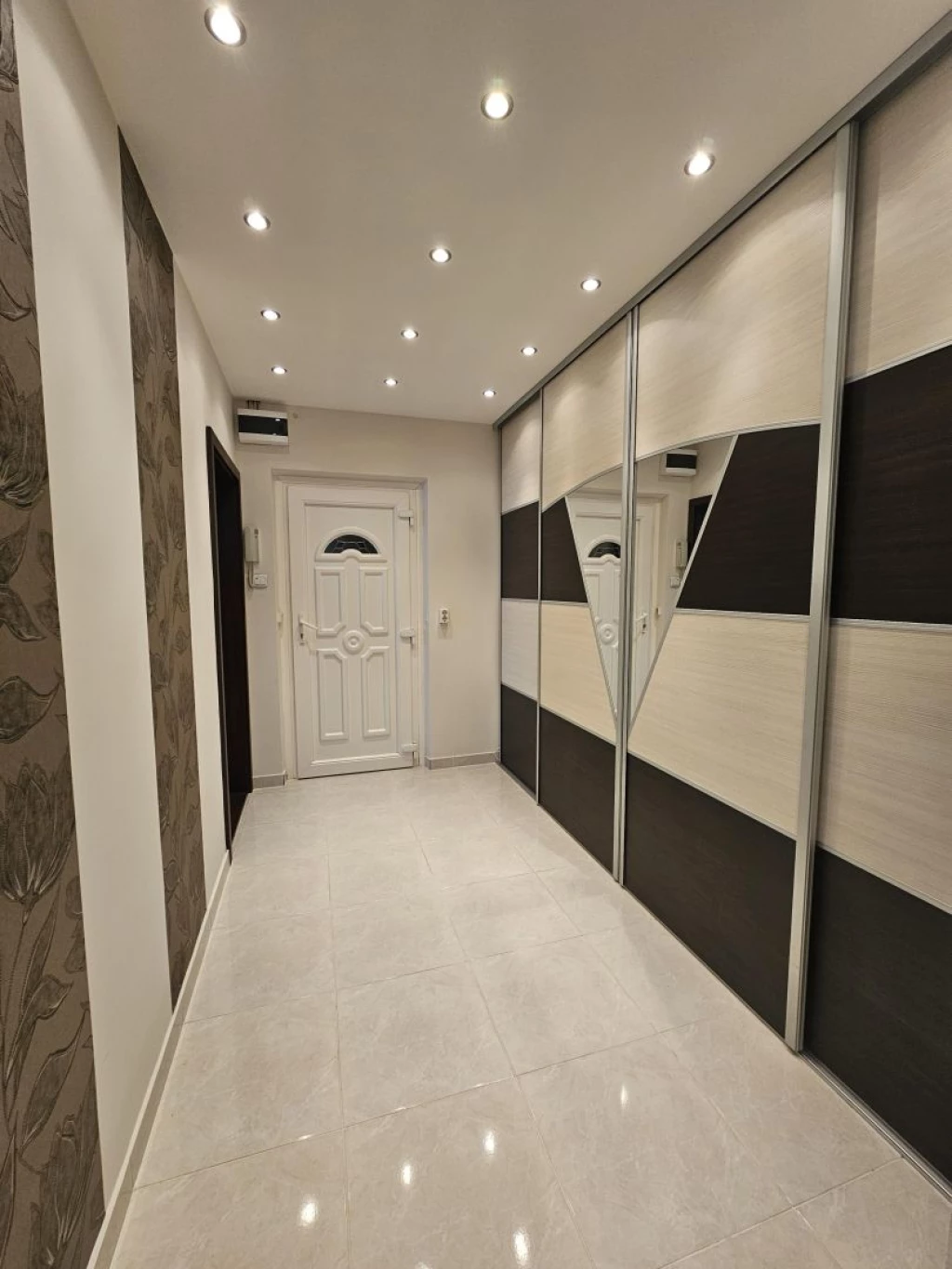 Eladó 64 m2 panel lakás, Debrecen