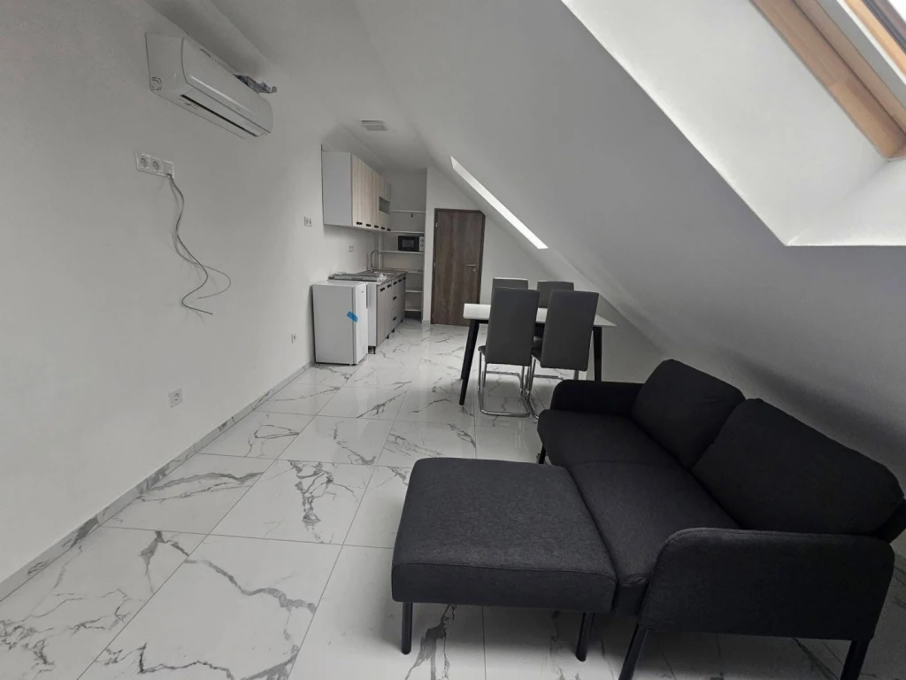 Kiadó 25 m2 tégla lakás, Debrecen