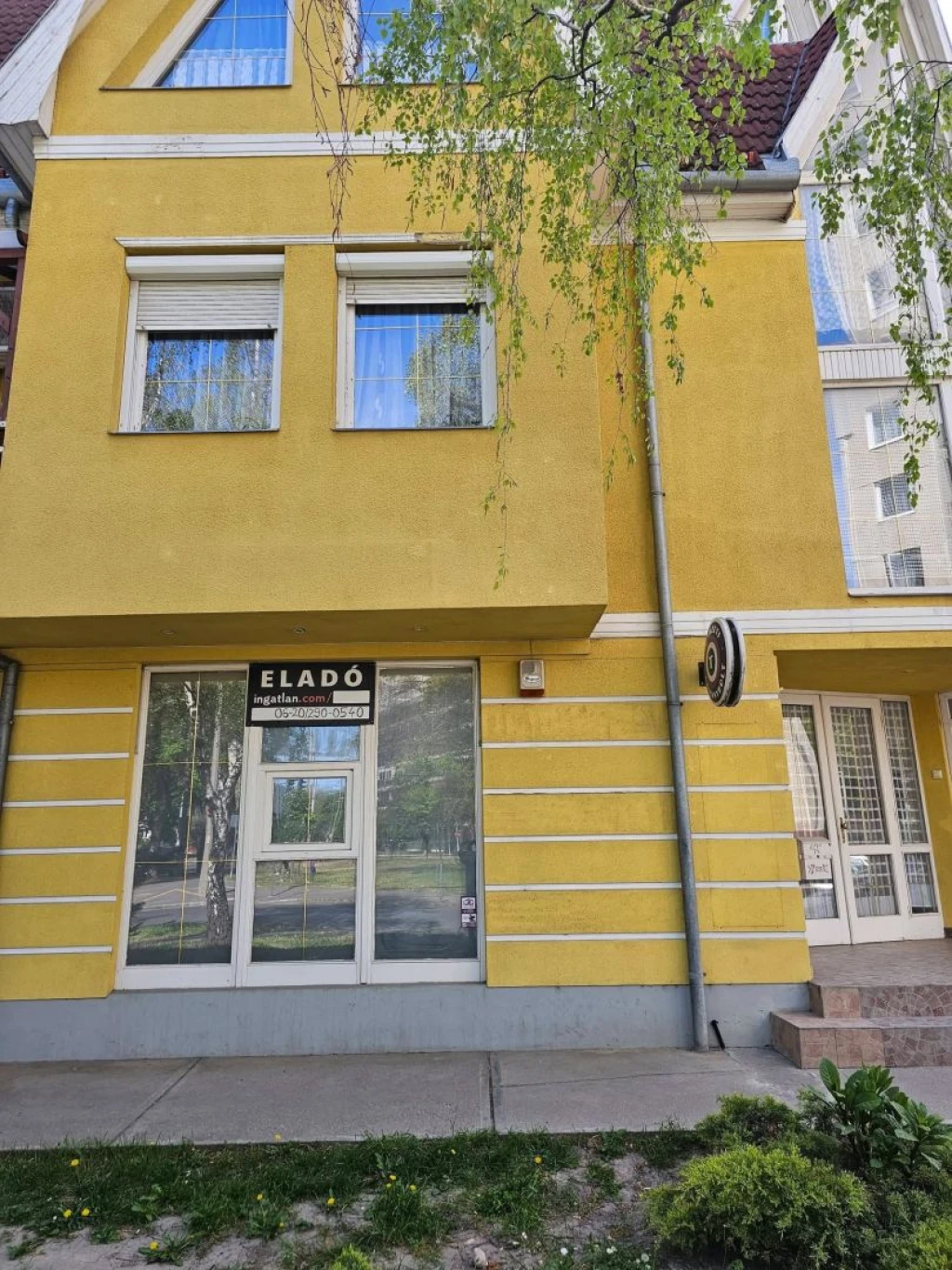 Eladó 22 m2 üzlethelyiség, Debrecen