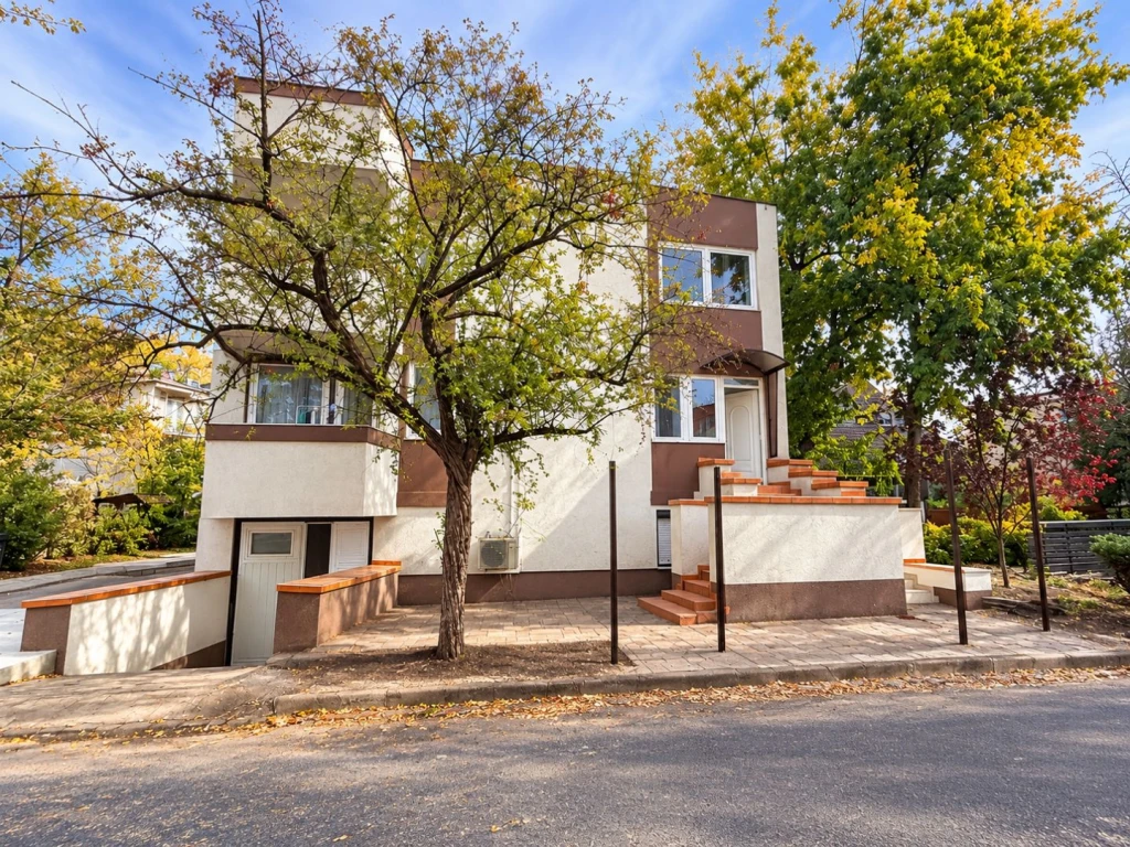 Eladó 110 m2 sorház, Debrecen