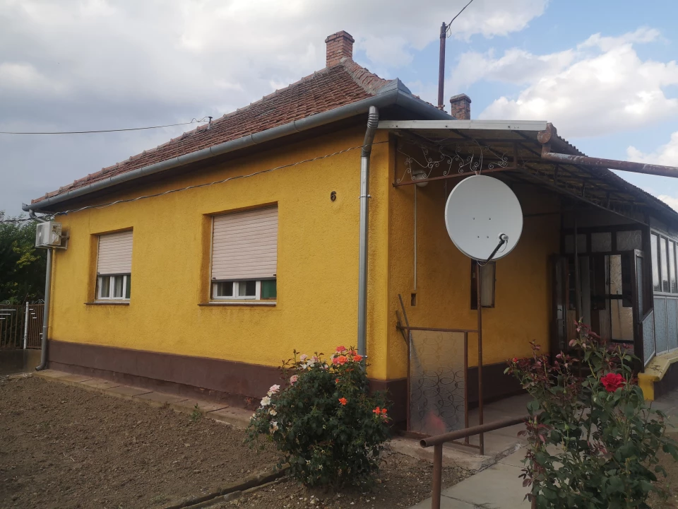 For sale house, Sarkad