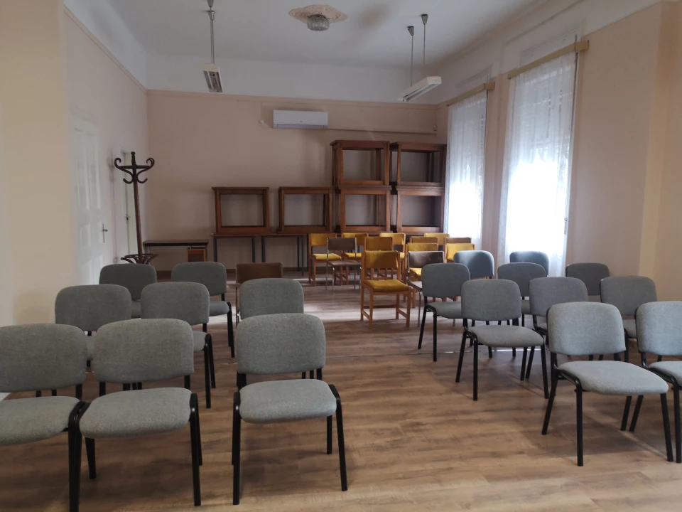 Kiadó üzlet, Gyula