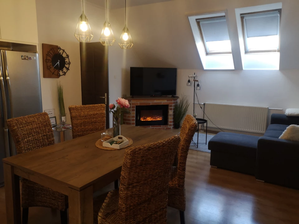 c3-1-name c2-19-name, Gyula