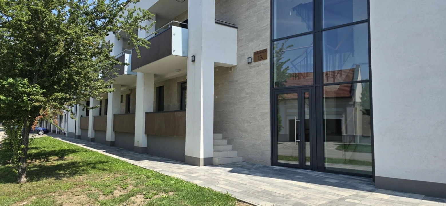 Kiadó téglalakás, Békéscsaba