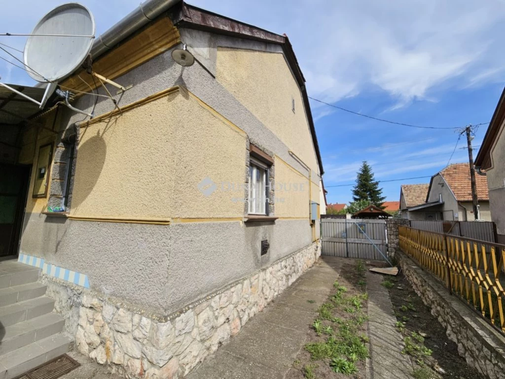 Eladó felújítandó családi ház, Győr - Újváros