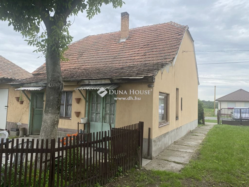 For sale house, Gönyű